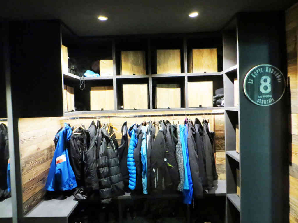 dressing ski room